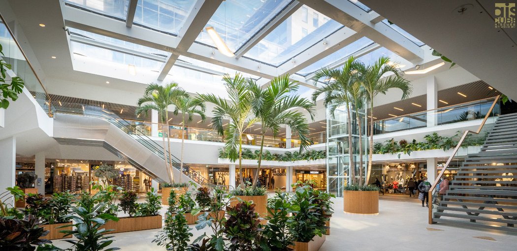 OID architectuur | Groene oase onder ETFE dak in winkelcentrum Bisonspoor